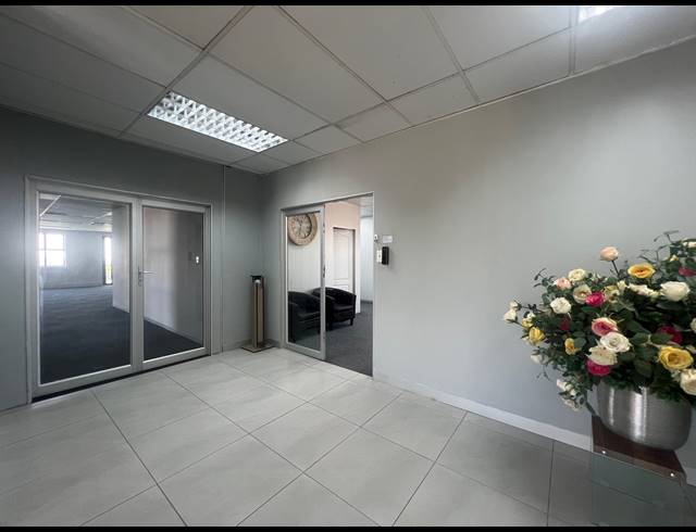 146M² OFFICE TO LET IN MEYERSDAL